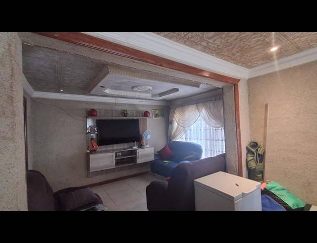 3 BEDROOM HOUSE FOR SALE IN KWENELE SOUTH
